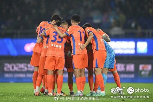 WE ARE ONE  咱们会在剩下的三场比赛中拼尽全力，不负球迷的着力